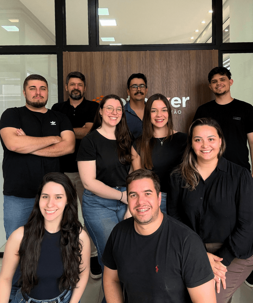 Equipe Otimizer Sistemas reunida no escritório em Santo Ângelo
